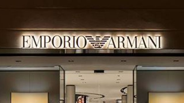Emporio Armani : shopping de luxe, mode & accessoires à Paris-Charles De Gaulle