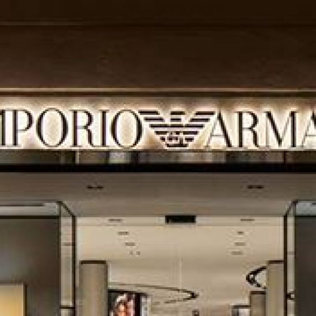 Emporio Armani : shopping de luxe, mode & accessoires à Paris-Charles De Gaulle