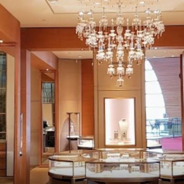 Cartier : shopping de luxe, mode & accessoires à Paris-Charles De Gaulle