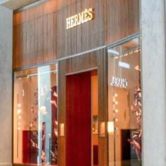 Hermès : shopping de luxe, mode & accessoires à Paris-Charles De Gaulle