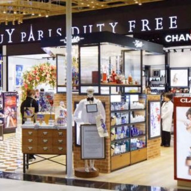 Buy PARIS : shopping duty free (Alcools, Tabacs, Gastronomie, Beauté, Mode & Accessoires) à Paris-Charles De Gaulle